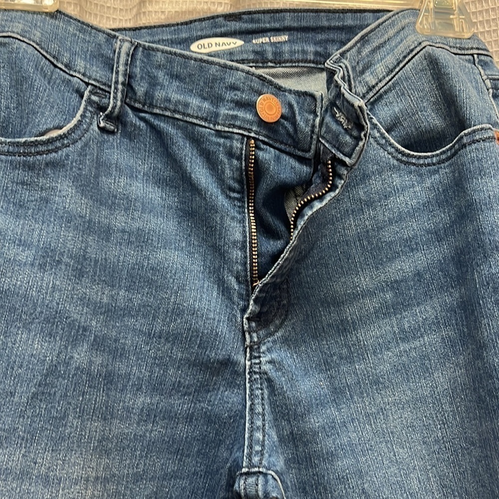 Old Navy super skinny size 8 and stretchy jeans - Picture 2 of 9